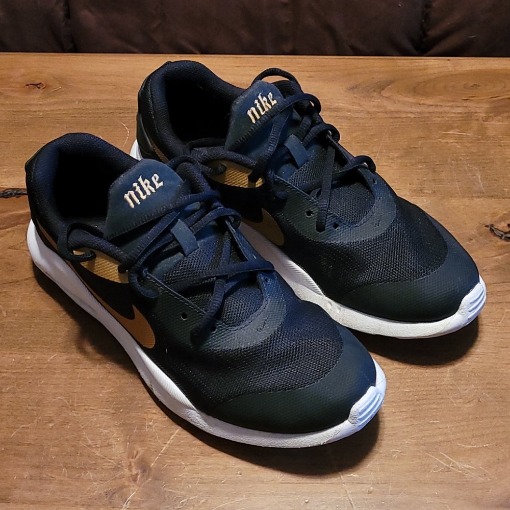 Nike Air Max Oketo Youth Size 6 Black/Gold